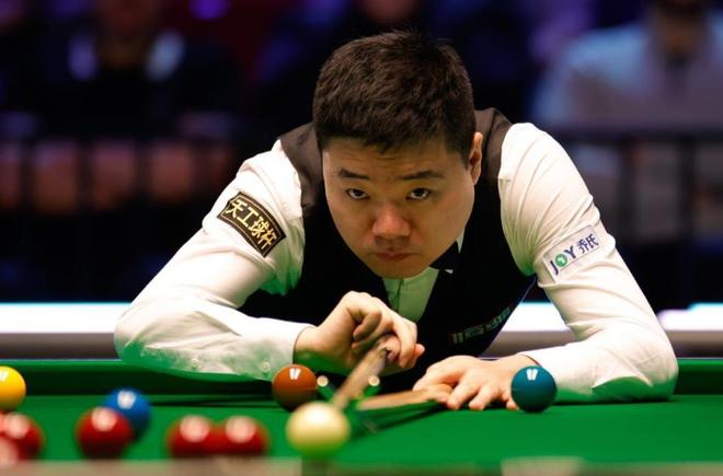 他能够防守 他能够防守